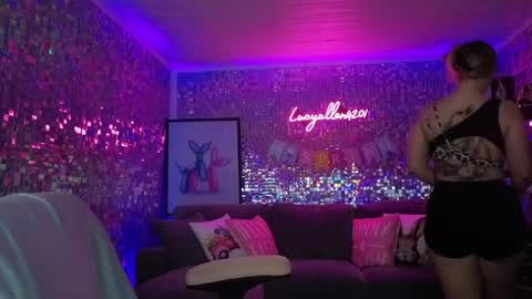 lucyallen4201 online show from April 14, 2026, 10:10 am