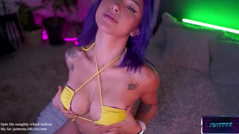 Lucy Alien  online show from November 29, 2025, 1:47 pm