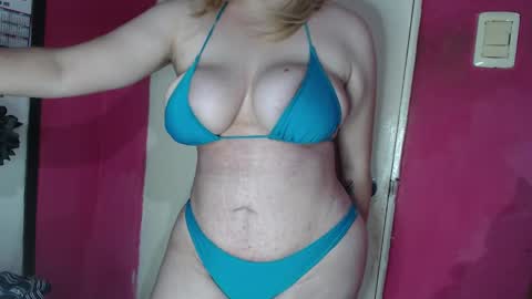 Snapshot of lucykat1 chatting on January 16, 2025, 1:37 am Lucy online show from January 16, 2025, 1:37 am