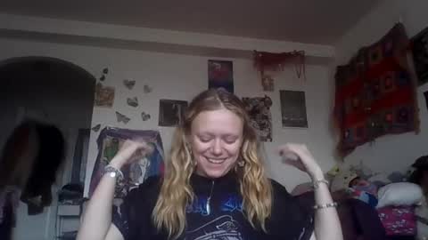Snapshot of lucylovesflowers chatting on July 28, 2026, 8:23 pm lucylovesflowers online show from July 28, 2026, 8:23 pm