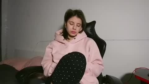 Snapshot of lucyrait chatting on February 11, 2025, 5:37 am Lucy online show from February 11, 2025, 5:37 am