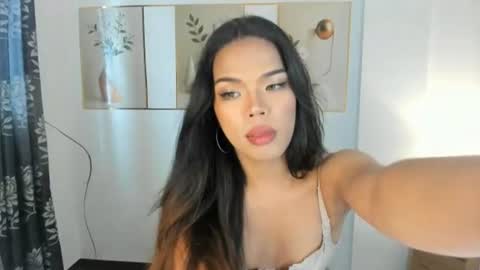 lucyvane online show from July 29, 2026, 6:22 am