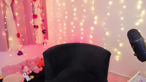 LUCYY FROM HOME  online show from February 22, 2025, 10:42 pm