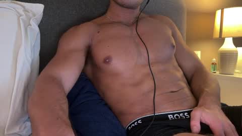 luis763413 online show from April 29, 2026, 3:38 pm