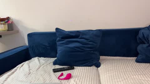 Luis and Alina online show from December 3, 2025, 9:24 pm