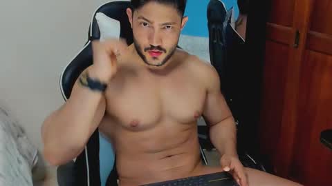 luis_baptista online show from November 9, 2025, 1:37 am