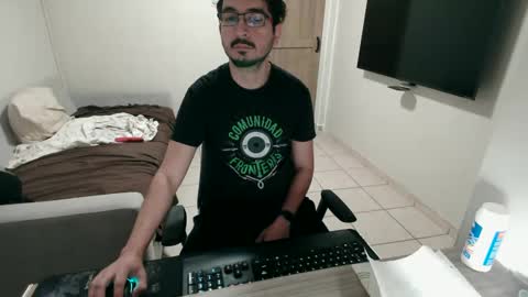 luis_flr online show from March 10, 2025, 3:30 pm