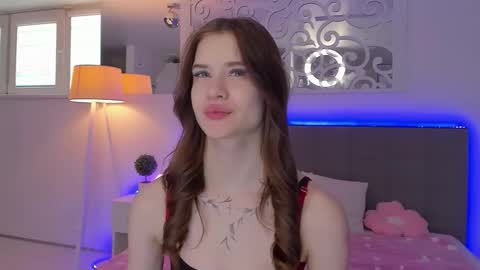 LuisaClover online show from April 6, 2026, 12:06 pm