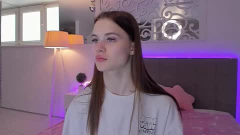 LuisaClover online show from April 12, 2026, 12:21 pm