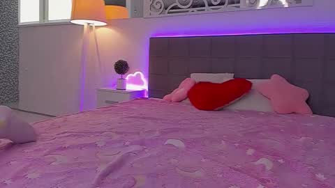 LuisaClover online show from April 15, 2026, 6:20 am