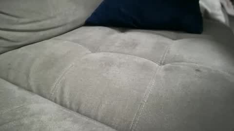 luismi2104 online show from June 18, 2026, 4:24 am