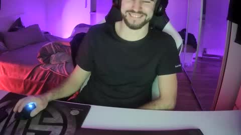 lukasschoetz online show from February 10, 2025, 7:28 pm