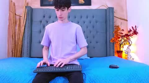 luke_carter online show from December 17, 2025, 1:06 pm