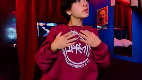 Snapshot of luke_howland chatting on January 10, 2026, 1:40 am Luke online show from January 10, 2026, 1:40 am