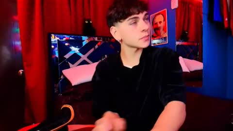 Snapshot of luke_howland chatting on February 4, 2026, 2:17 am Luke online show from February 4, 2026, 2:17 am