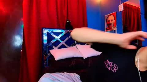 Snapshot of luke_howland chatting on February 10, 2026, 12:48 am Luke online show from February 10, 2026, 12:48 am