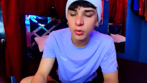 Snapshot of luke_howland chatting on February 11, 2026, 2:16 am Luke online show from February 11, 2026, 2:16 am