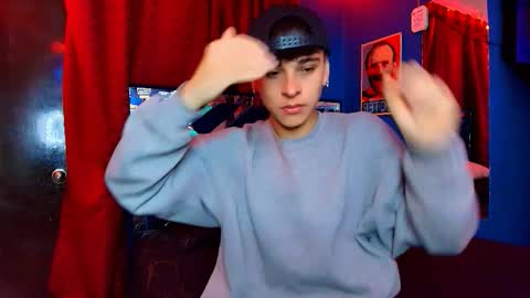 Snapshot of luke_howland chatting on February 17, 2026, 1:35 am Luke online show from February 17, 2026, 1:35 am