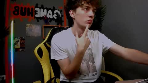 Snapshot of luke_sweet chatting on December 2, 2025, 10:42 am Luke online show from December 2, 2025, 10:42 am