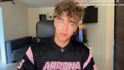 Snapshot of lukedesirable chatting on July 1, 2026, 8:27 am lukedesirable online show from July 1, 2026, 8:27 am