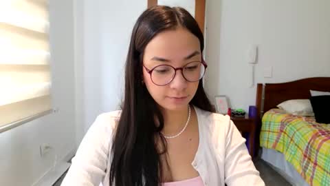 Snapshot of lulibee_ chatting on March 31, 2026, 1:22 pm Luli online show from March 31, 2026, 1:22 pm