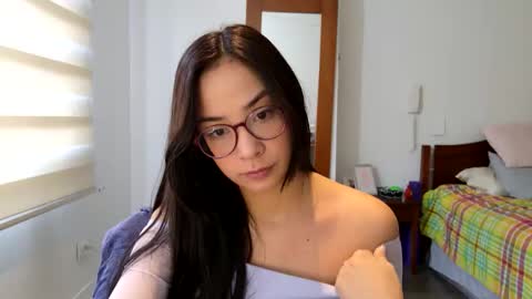 Snapshot of lulibee_ chatting on April 3, 2026, 12:58 pm Luli online show from April 3, 2026, 12:58 pm