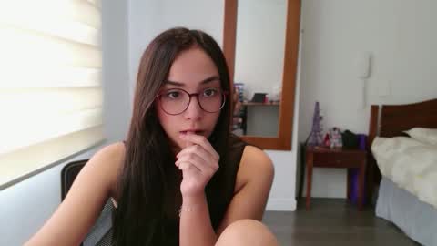 Snapshot of lulibee_ chatting on May 11, 2026, 4:04 pm Luli online show from May 11, 2026, 4:04 pm