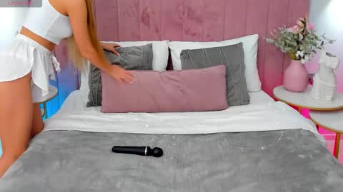 Snapshot of lullyfox chatting on October 18, 2025, 12:17 pm Cherie online show from October 18, 2025, 12:17 pm