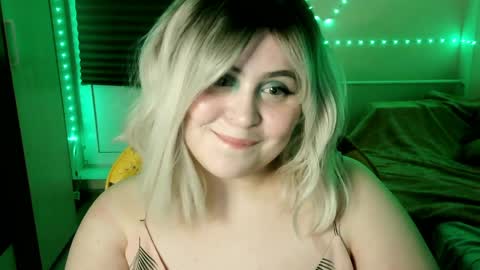 lulovia online show from April 1, 2026, 10:18 pm