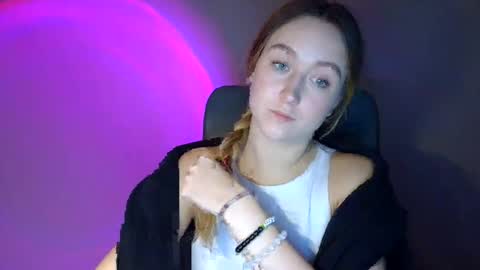 Lulu Baby18 online show from December 15, 2025, 8:57 pm