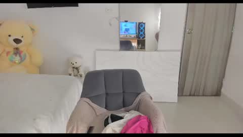 Snapshot of lulu_russell chatting on July 11, 2026, 7:00 am LULU online show from July 11, 2026, 7:00 am