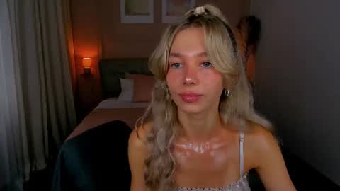 Snapshot of lulualise chatting on June 8, 2026, 2:06 pm Alise online show from June 8, 2026, 2:06 pm