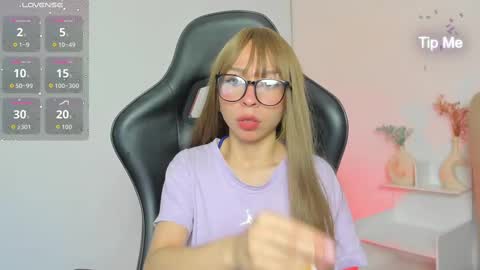 luluuberry online show from November 14, 2025, 10:03 am