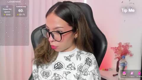 luluuberry online show from December 15, 2025, 12:53 pm