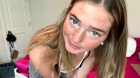 Snapshot of luluxoxo3 chatting on May 13, 2026, 4:04 pm Lulu online show from May 13, 2026, 4:04 pm
