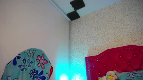 Luly online show from April 15, 2026, 4:08 am