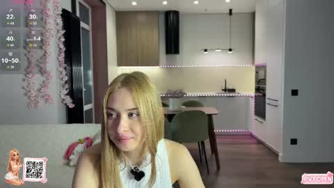 Snapshot of lumeya chatting on July 14, 2026, 2:05 am Lumi online show from July 14, 2026, 2:05 am