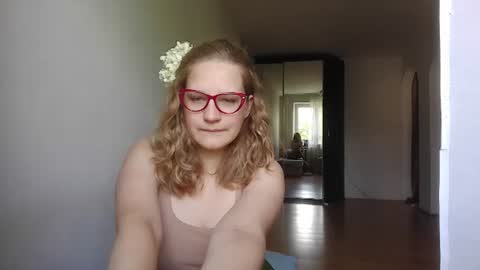 Snapshot of lumi_bloom chatting on July 26, 2026, 8:32 am Lumi online show from July 26, 2026, 8:32 am