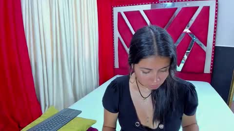 Luna  online show from November 10, 2025, 8:19 pm