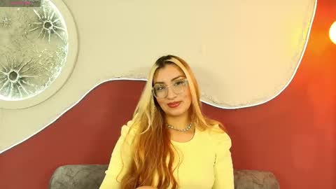 Snapshot of luna__velvet chatting on April 19, 2026, 2:05 pm luna__velvet online show from April 19, 2026, 2:05 pm