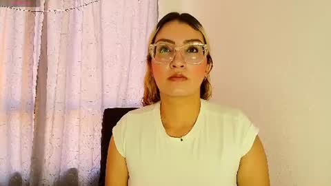 luna__velvet online show from July 6, 2026, 12:13 pm