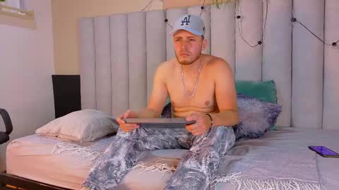 Luna  Jackson online show from May 12, 2026, 2:52 am