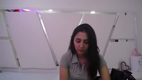 LUNA AND MAX online show from March 5, 2025, 12:49 am