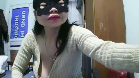 luna_beauty25 online show from March 6, 2026, 10:28 pm