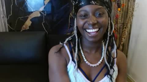 luna_bella882689 online show from May 18, 2026, 7:20 pm