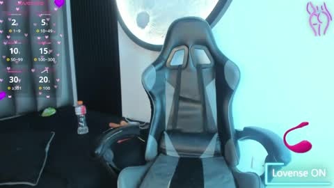 luna_bella_23 online show from May 24, 2026, 4:34 pm