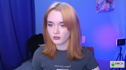 luna_berryy online show from January 2, 2025, 7:40 pm