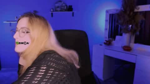 luna_berryy online show from September 9, 2025, 7:35 pm