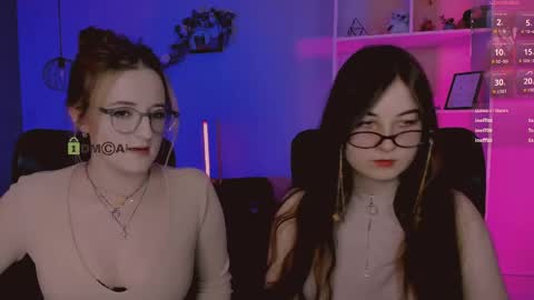 luna_berryy online show from April 25, 2026, 7:44 pm