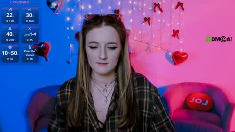 luna_berryy online show from April 27, 2026, 7:23 pm